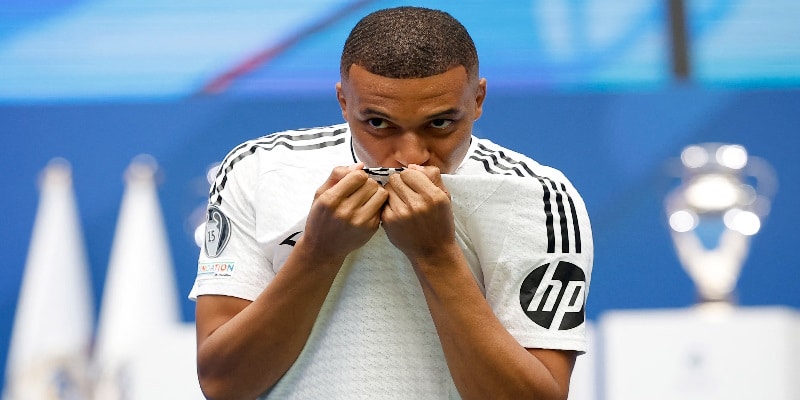 Tiền đạo trẻ xuất sắc hàng đầu thế giới 2024/25 - Mbappe